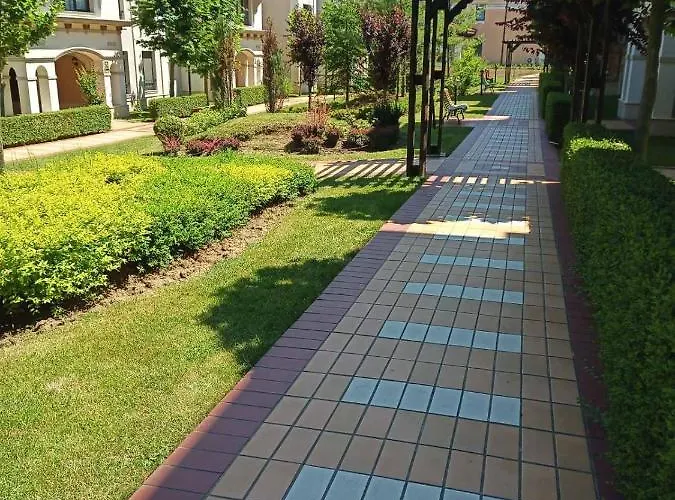 Rose в местност каваци, 公寓 索佐波尔